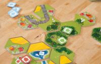 Pegasus Spiele – Dorfromantik *Fachhandels-exklusiv* inkl. Mini-Erweiterungen Mühle+Wetterau